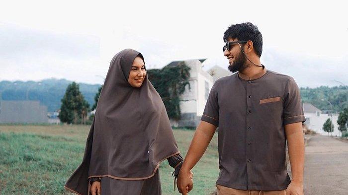 Liburan Artis - Jalani Umrah dalam Kondisi Hamil, Irish Bella Gunakan Kursi Roda Selama di Mekkah
