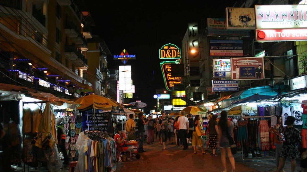 Jalan Khaosan, satu tempat hiburan malam paling viral di Bangkok Thailand