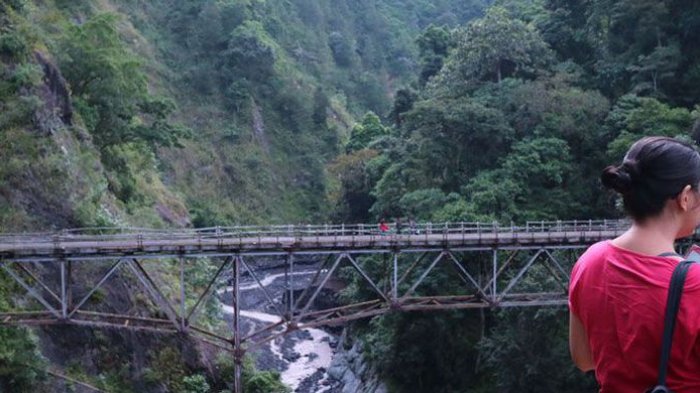 Bukan Hanya di Puncak! Manfaatkan Long Weekend Paskah, Wisatawan Juga Padati Gunung Semeru
