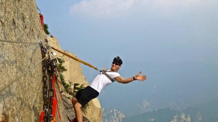 10 Jalur Hiking Paling Mengerikan di Dunia, Dijamin Bikin Kaki Lemes Seketika! Jangan Lupa Baca Doa