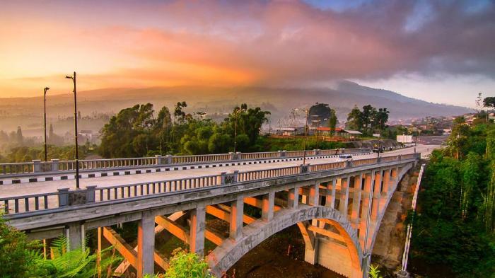 Jembatan Sigandul - Mirip Kelok Sembilan, Jalan Ini Langsung Diserbu Meskipun Masih Uji Coba