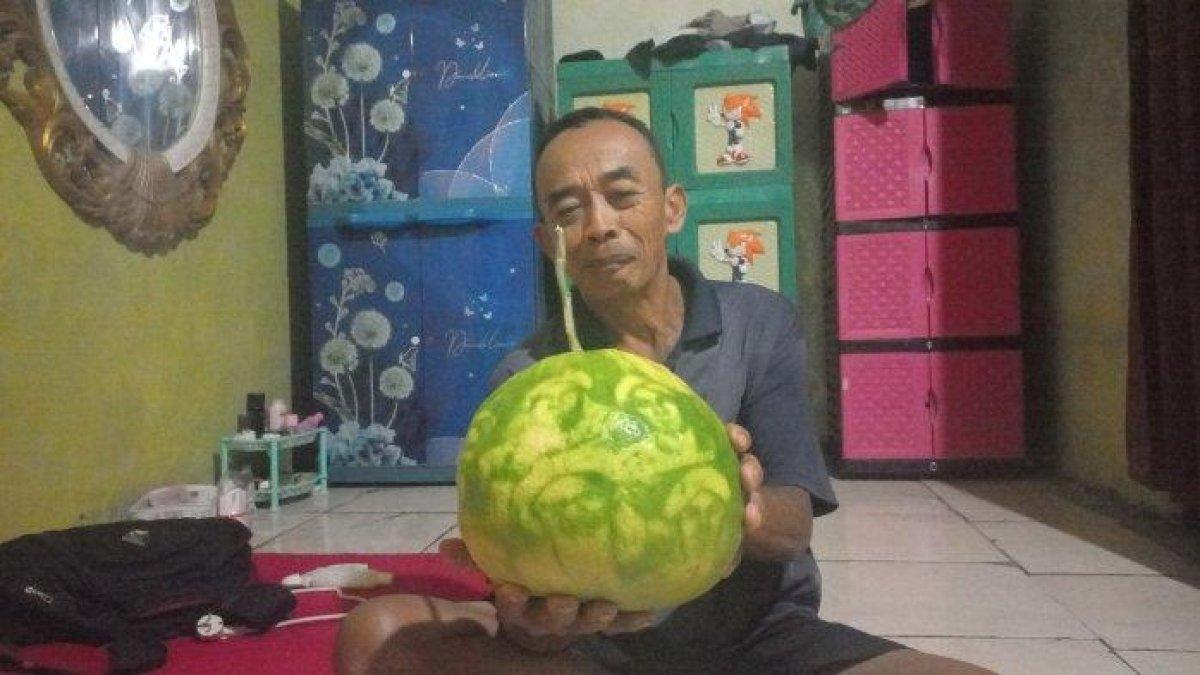 Penampakan Jeruk Bali Bermotif Mirip Wali Songo, Bermula dari Dibungkus Kaus Gambar Kartun