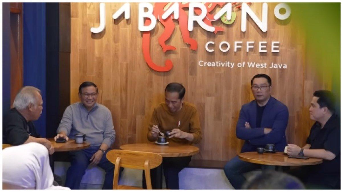 Jokowi Ngopi Bareng Ridwan Kamil & Para Menteri di Jabarano Coffee Bandung, Ini Minuman yang Dipesan