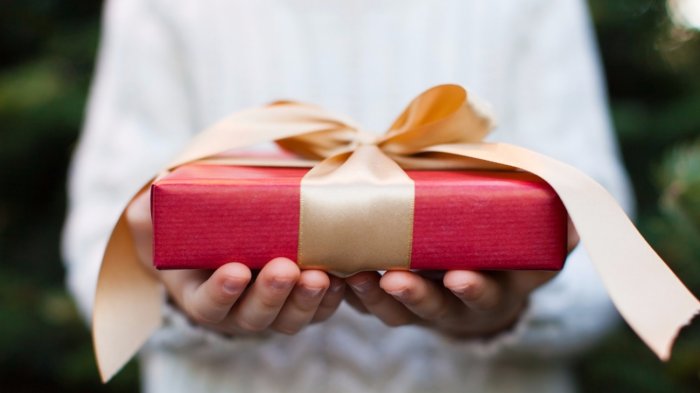5 Mitos di Balik Benda yang Sebaiknya Tidak Dijadikan Hadiah, Termasuk Jam Tangan dan Baju Hitam