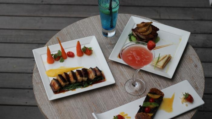 Kakaktua Tropic Lounge Bali - Nggak Cuma Bikin Lidah Bergoyang, Perutmu pun Bakal Kenyang Keenakan