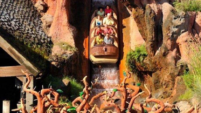 Viral Video Staf Disney World Minta Pengunjung Tetap Berada di Dalam Kapal yang Tenggelam