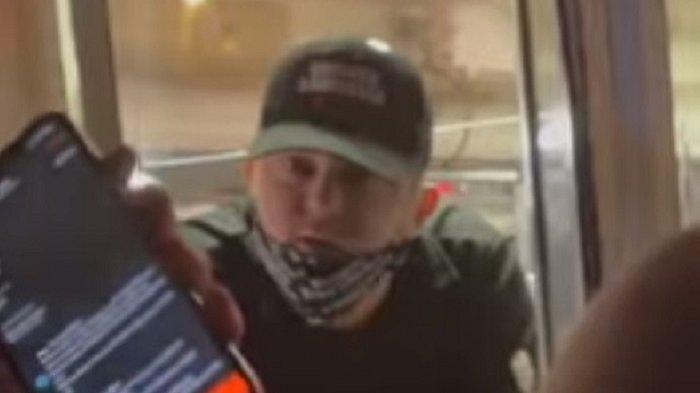 Lontarkan Hinaan ke Pasangan Gay, Karyawan Drive-Thru KFC di AS Dipecat