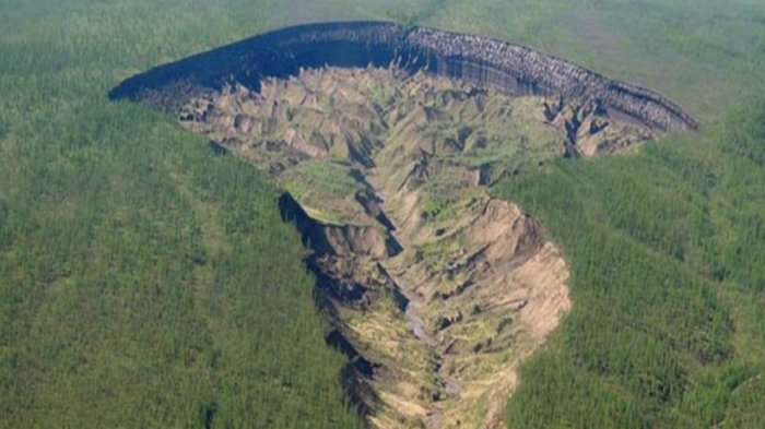 Terus Melebarnya Kawah yang Dijuluki Pintu Neraka Ini Jadi Pengingat Bumi Kita Semakin Krisis