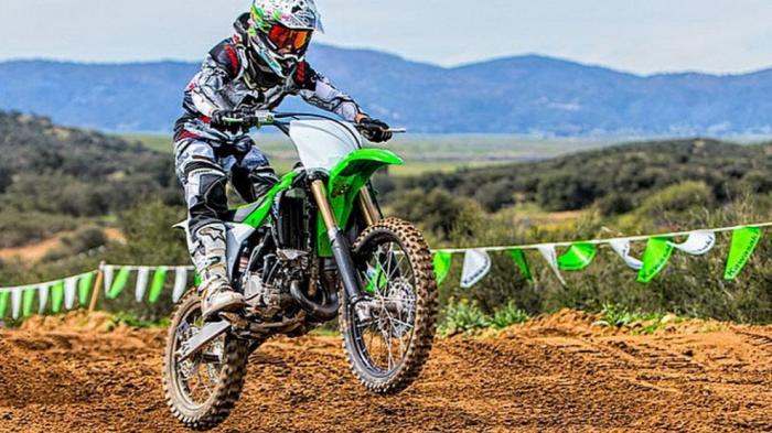 Trail Kawasaki - Nikmati Rute Pegunungan dengan Motor Ini, Harganya Rp 19 Jutaan