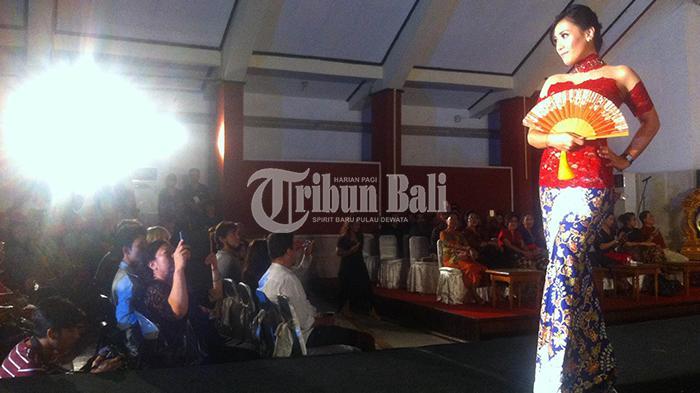 Oleh-oleh Bali - Yuk Belanja Kebaya Khas Pulau Dewata, Berbekal Rp 125 Ribu Dapat Baju Hingga Bros