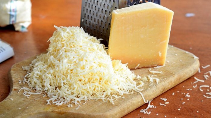 7 Manfaat Keju Parmesan yang Sering jadi Topping Spageti dan Pizza