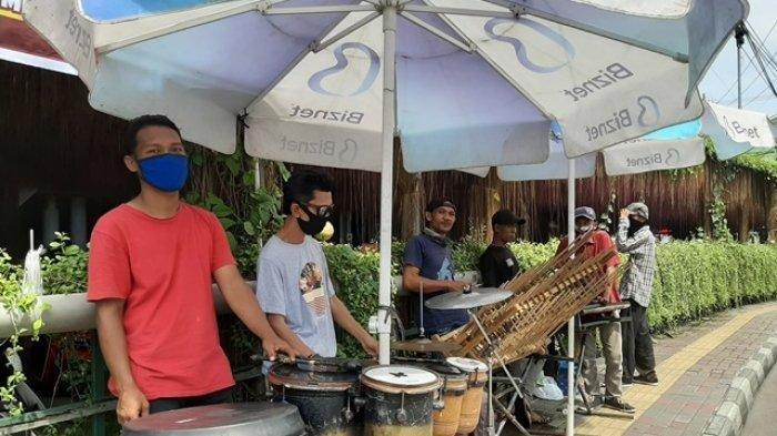 Musisi Angklung Kembali Hibur Pengguna Jalan di Sejumlah Sudut Kota Jogja