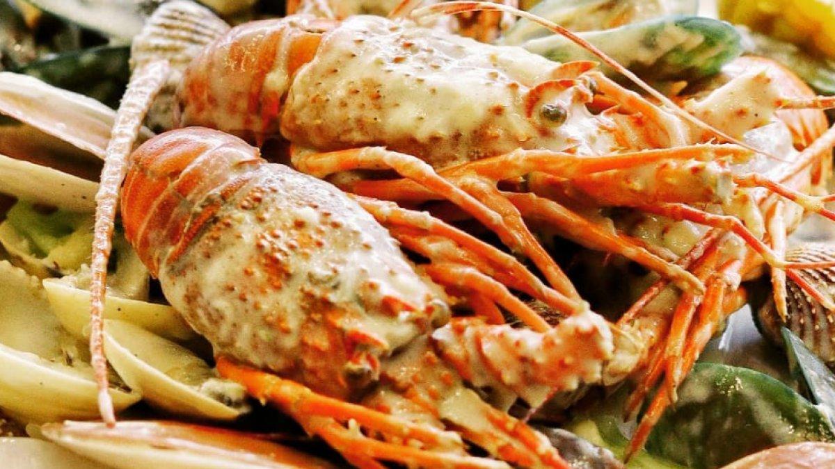 6 Kuliner Malam di Sudirman Street Bandung, dari Sajian Kepiting sampai Nasi Oseng Pedas