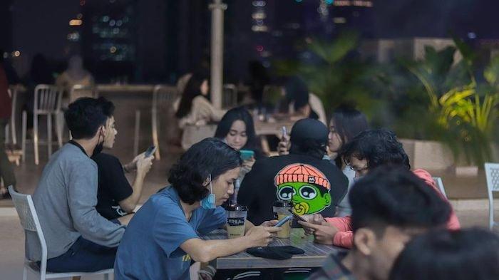 Viral Tempat Ngopi di Rooftop Kuningan City Jakarta, Pemandangannya Cantik Banget