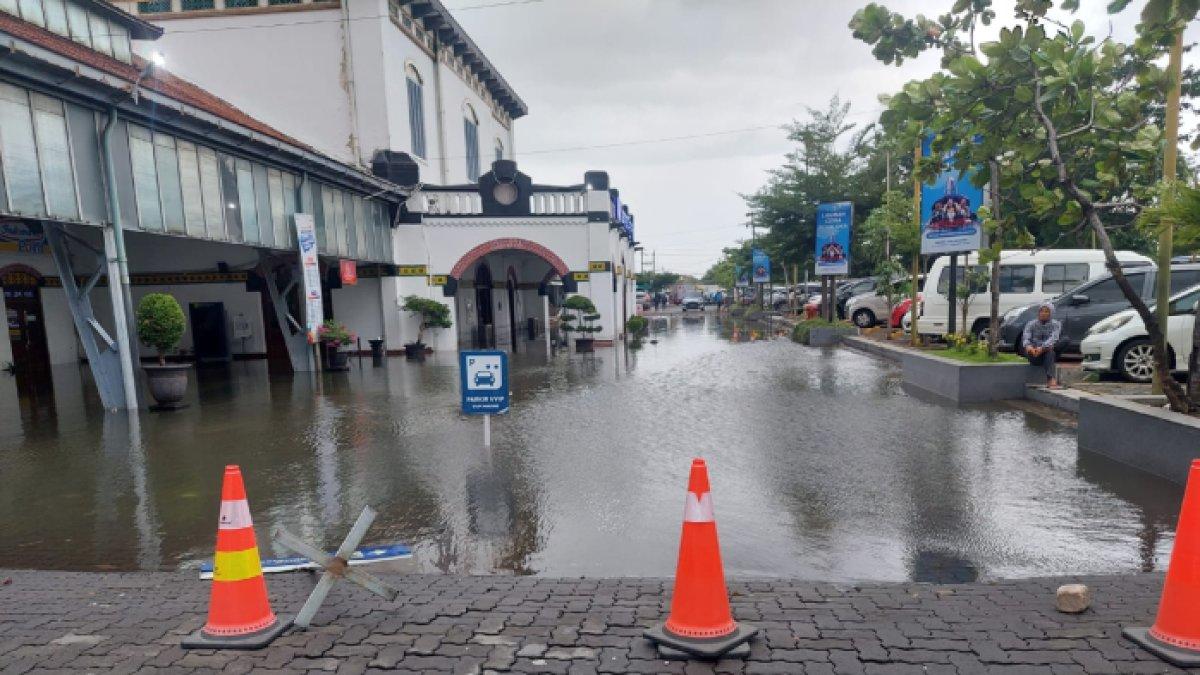 Banjir di Semarang, KA Sembrani Rute Surabaya-Jakarta Sampai Tempuh Perjalanan 22 Jam