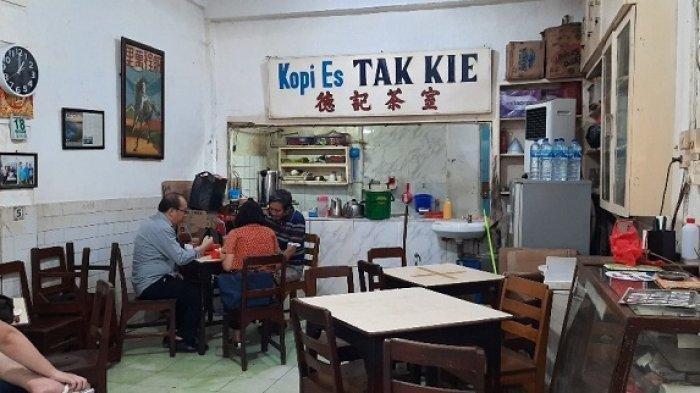 Kopi Es Tak Kie, warung legendaris yang ada di Gang Gloria, Glodok, Jakarta Barat.