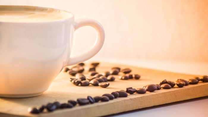 Viral di Medsos Minum Kopi Campur Daun Bawang, Gimana Rasanya Ya?