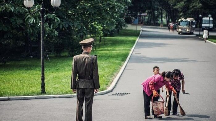 Warga Terpaksa Makan Rumput hingga Anak Kecil jadi Buruh, 8 Potret Miris Kehidupan Korea Utara