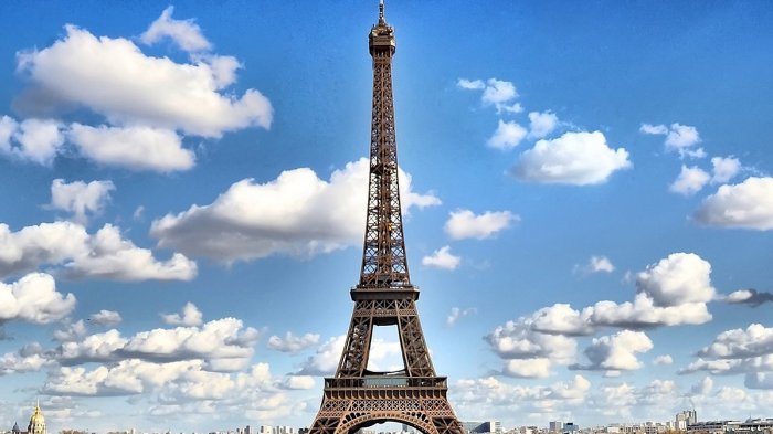 Nggak Usah Jauh-jauh ke Paris! Menara Eiffel Sekarang Juga Ada di Asia Lho, Rajanya KW yang Punya