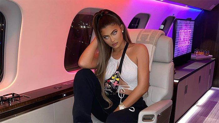 Terbang Naik Jet Pribadi Hanya 3 Menit, Kylie Jenner Dikritik dan Disebut Penjahat Iklim