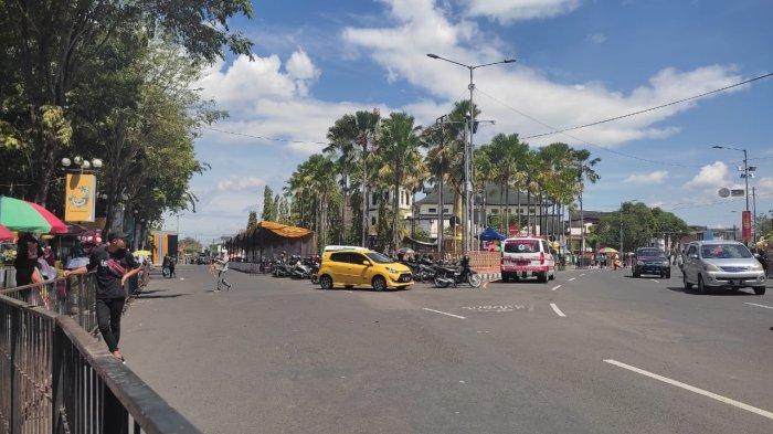 Lalu lintas sekitar Alun-alun Jember 