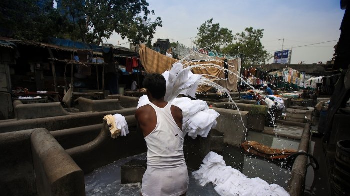 Tak Gunakan Mesin Cuci, Laundry Terbesar di Dunia Ini Mencuci Pakaian Pelanggan Memakai Ini