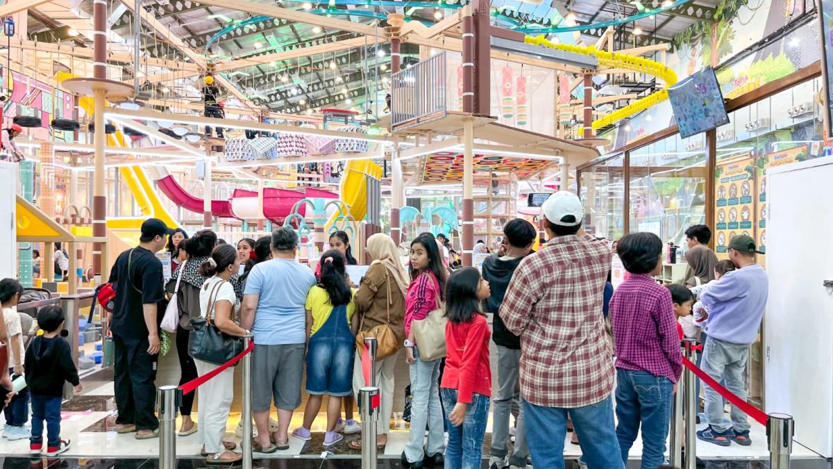 Sambut libur Natal dan Tahun Baru 2026 di Playtopia Adventure Bogor, arena bermain keluarga terbesar di Pulau Jawa.