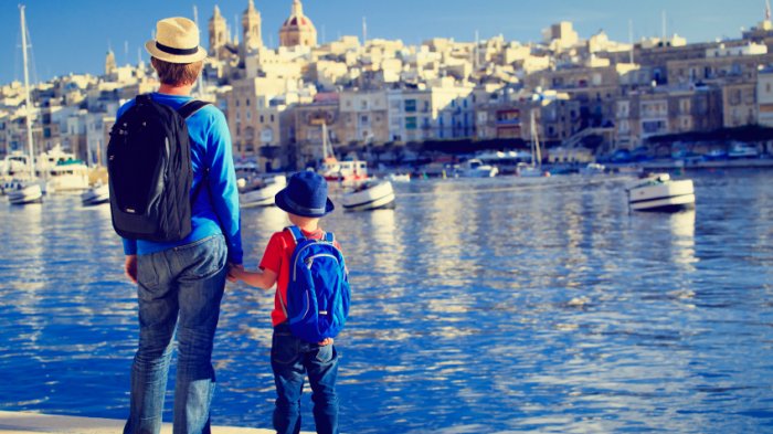 4 Aturan yang Wajib Bagi Ibu Saat Bepergian Bersama Anak, Awas! Jangan Disepelekan