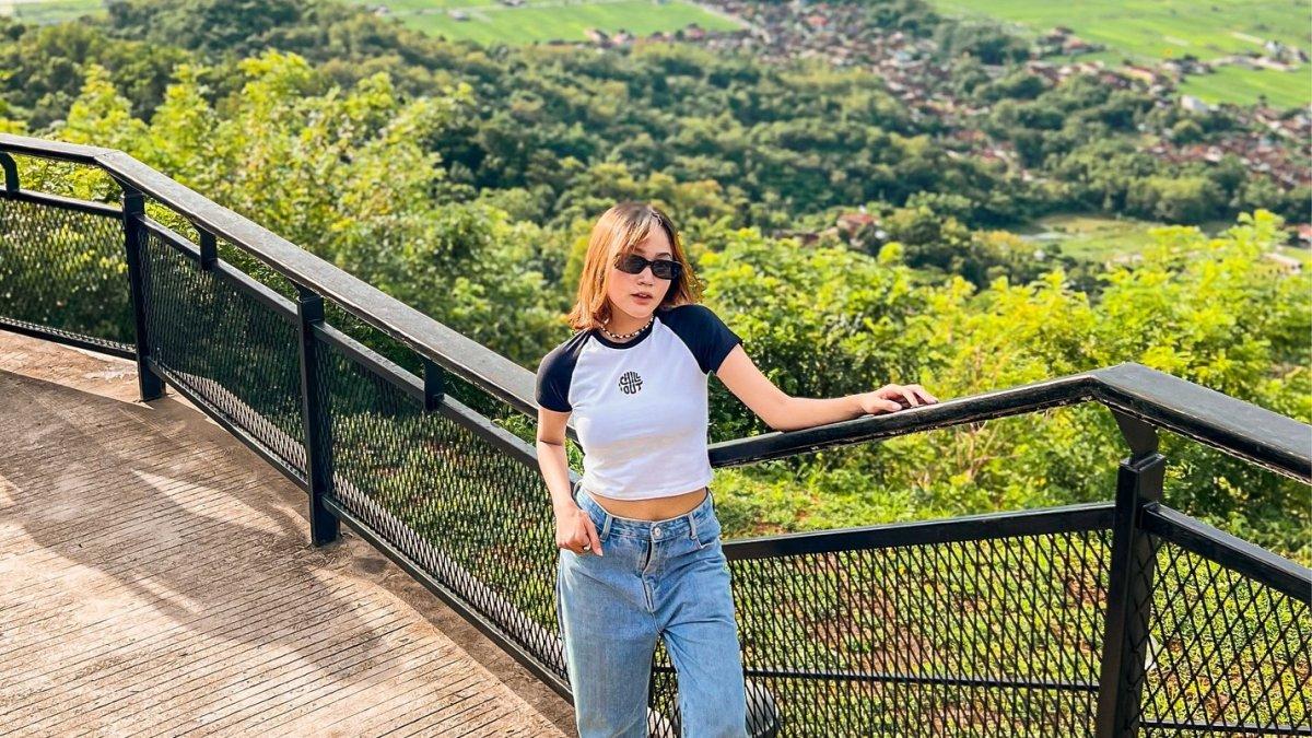 Wisatawan yang menikmati liburan ke HeHa Sky View, tempat wisata populer di Jogja yang bisa dikunjungi saat libur Lebaran