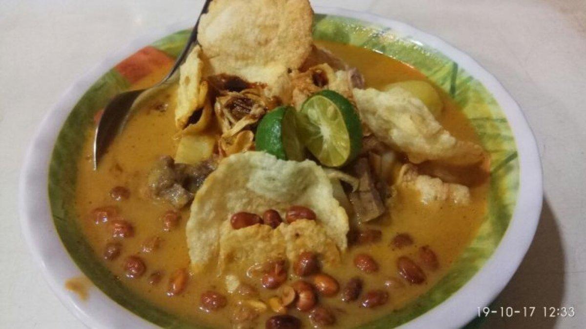5 Tempat Sarapan Enak Dekat Stasiun Bandung, Cobain Lontong Kari Kebon Karet