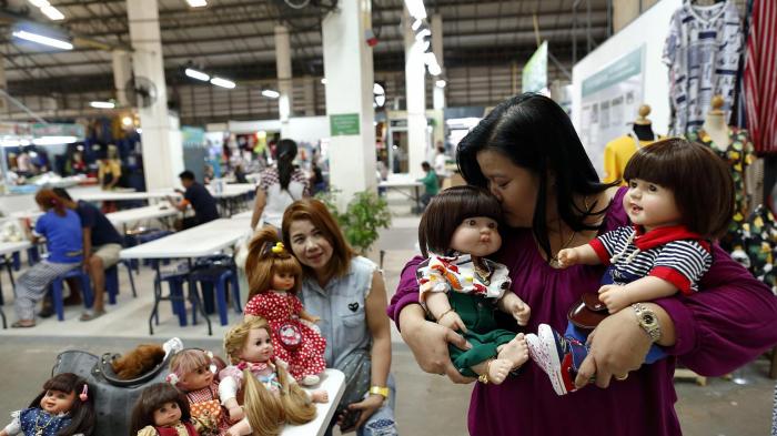 Tips Traveling - Buset! Di Thailand, Boneka Juga Harus Bayar Tiket Pesawat