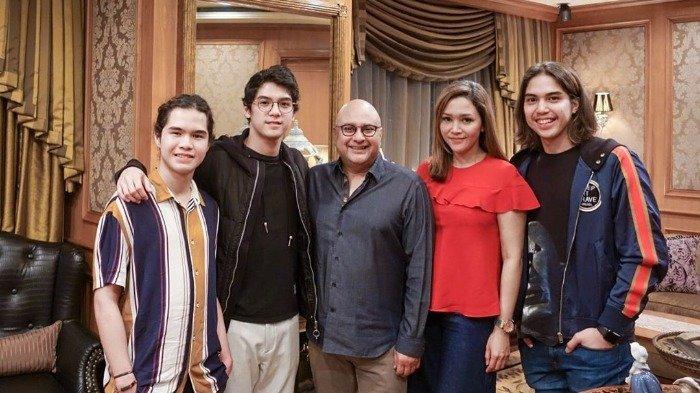 Liburan Artis - Sebelum Liburan Tahun Baru 2020, Maia Estianty Makan Malam Bareng Keluarga