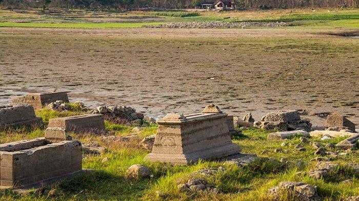 Pesona Waduk Gajah Mungkur Wonogiri Ketika Surut, Peninggalan Masa Lalu Kembali Terlihat
