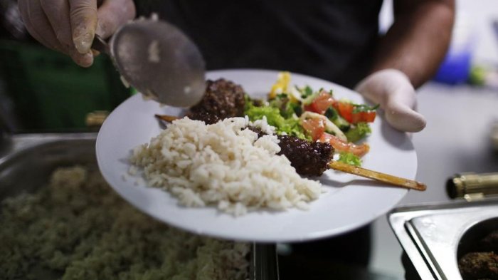 Ingin Turunkan Berat Badan dan Tak Kehausan Selama Puasa? Coba Makan Sayuran Ini Saat Sahur