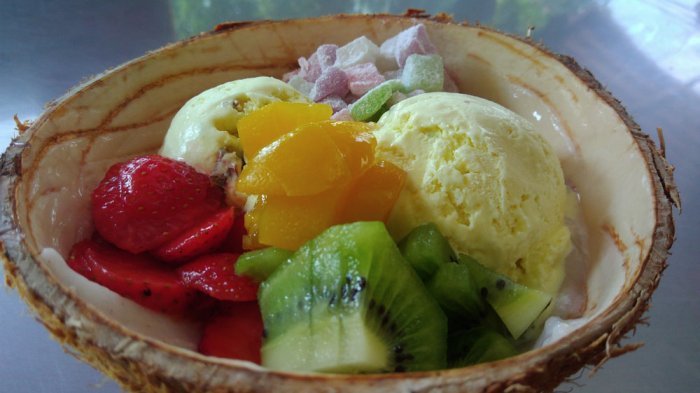Mangkok Manis - Kafe Dessert Terbaik Kota Bandung, Mangkuknya Pakai Batok Kelapa