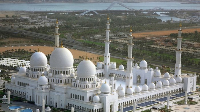 Uni Emirat Arab - Dihias Mutiara dan Emas! 7 Fakta tentang Masjid Terbesar di UEA Perlu Kamu Tahu