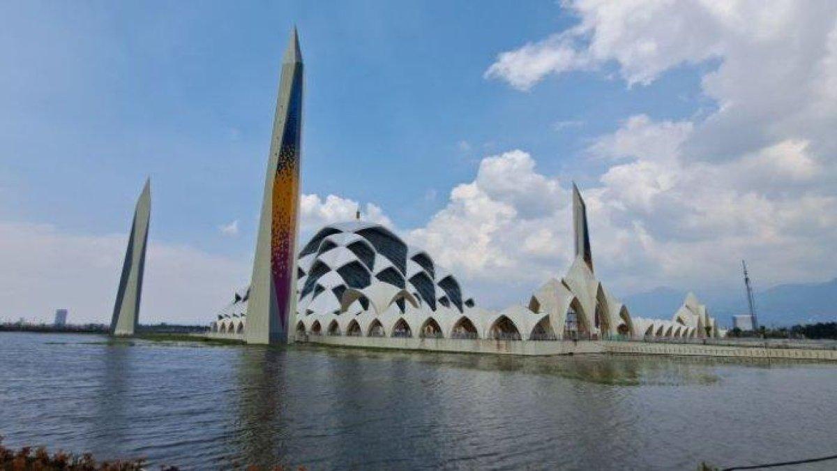 Aturan Berkunjung ke Masjid Raya Al-Jabbar, Kolam Bukan Tempat untuk Berenang