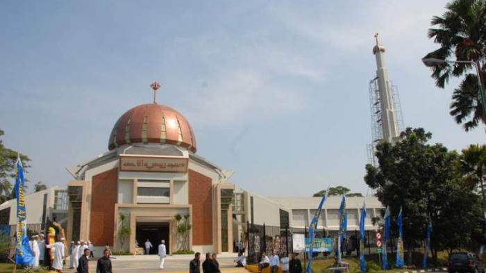 Masjid Roosniah Al-Achmad, Masjid di Bogor dengan Kubah dari Batu Merah dan Kaca Berpatri