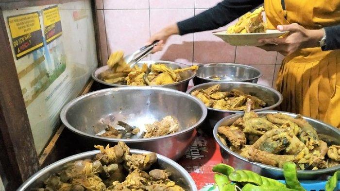 Menu di Rumah Makan Ayam Goreng Bu Toha.