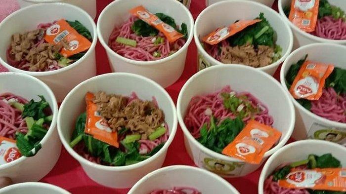 Uniknya Mi Ayam Namnamie, Punya Banyak Warna dan Pilihan Topping