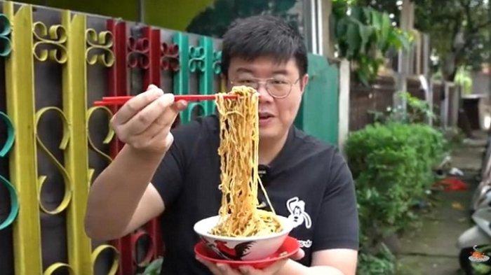 Langka! Mie Ayam Mang Oyo Depok Disajikan Pakai Bumbu Rendang Spesial