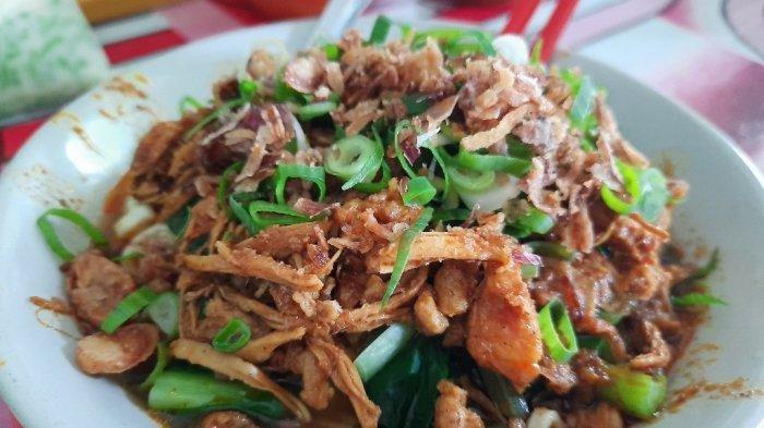 Mencoba Kelezatan Mie Ayam Bumbu Rendang yang Legendaris di Depok, Rempahnya Bikin Nagih
