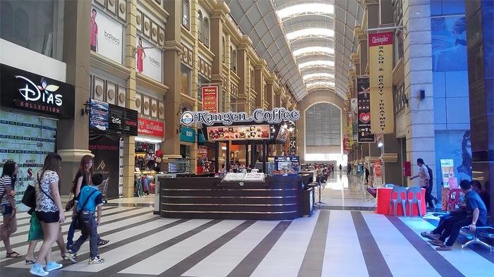 Pusat perbelanjan Nagoya Hill di Kota Batam.