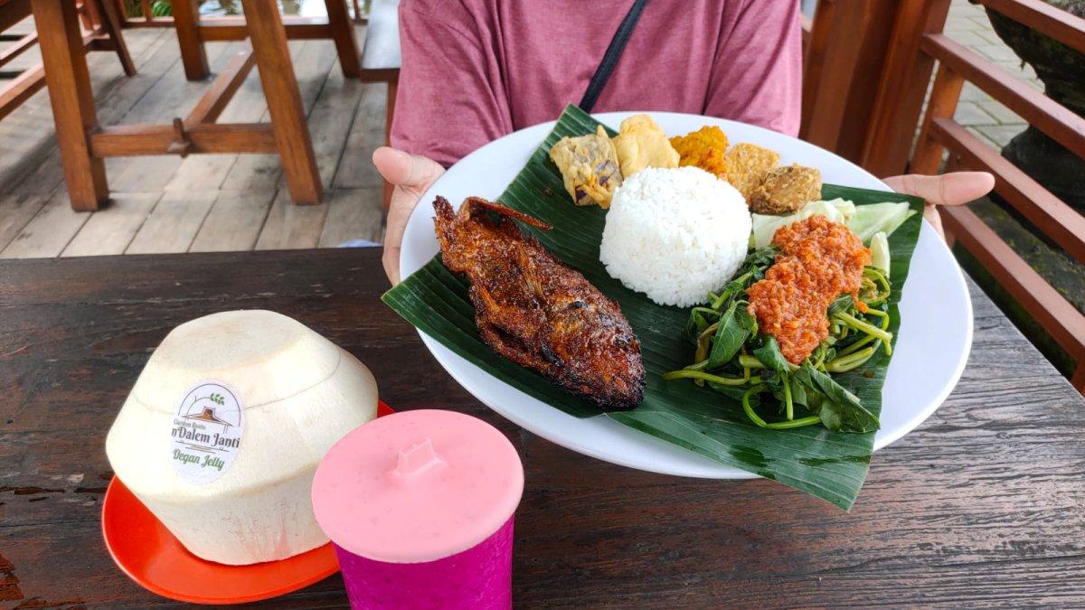 Mencicipi Lezatnya Sego Tempong Khas Banyuwangi di Ndalem Njanti Garden Resto Klaten