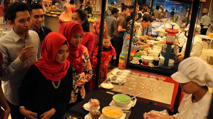 Biar Nggak Malu-maluin, Inilah Etiket Makan Prasmanan Saat Pesta di Restoran