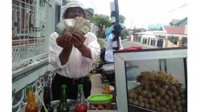 Pak Mendi - Unik! Penjual Bakso Asal Klaten Ini Rela Dibayar Pakai Uang Kuno