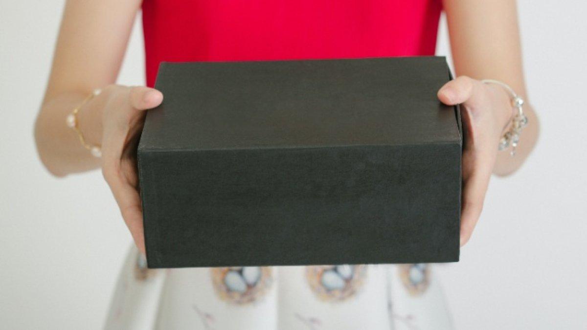 Terima Paket Misterius, Wanita di Karanganyar Syok Lihat Isinya