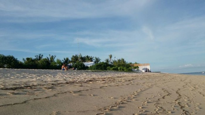 Hamparan pasir putih Pantai Geger di Nusa Dua Bali.
