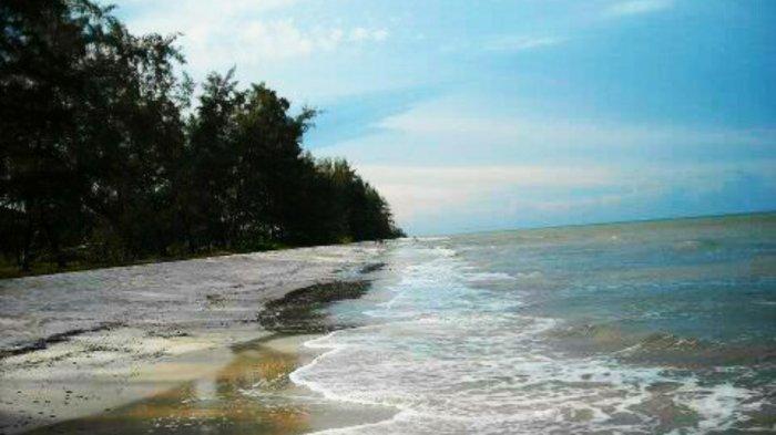 Pantai Ketapang di Bengkalis, Riau.