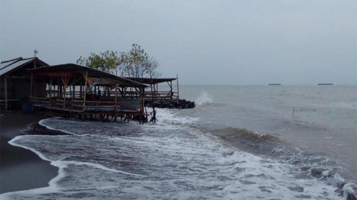 Terjadi Fenomena Supermoon, BMKG Keluarkan Peringatan Dini Pasang Maksimum Air Laut